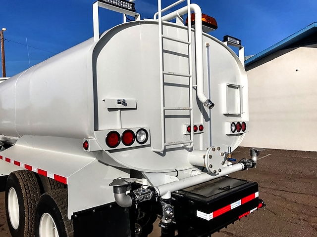 2004 Sterling LT 9500 Heavy Spec with New Maverick 4000 Gallon Water System