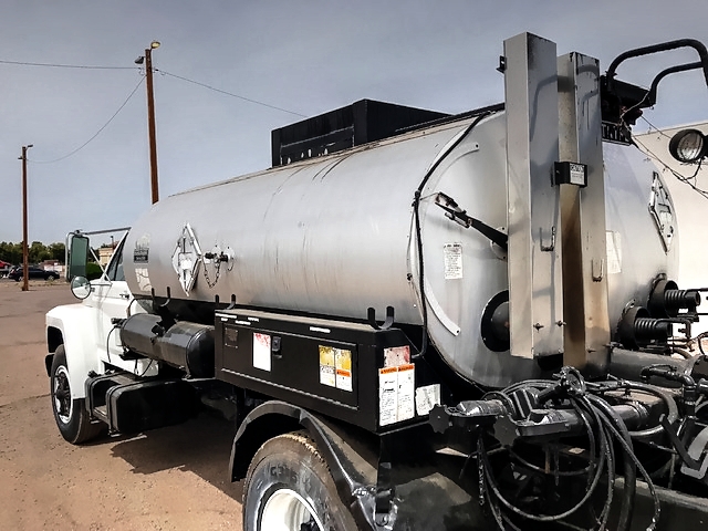 1995 Ford F Series with 1,500 Gallon Etnyre Distributor/ Spreader