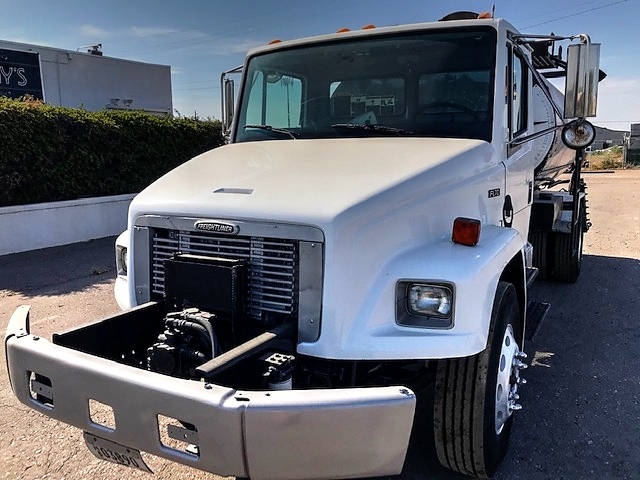 2001 Freightliner FL-80 with 2,000 Gallon Rosco Distributor