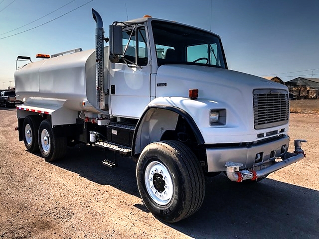2001 Freightliner FL-80 with New Maverick 4000 Gallon Water System