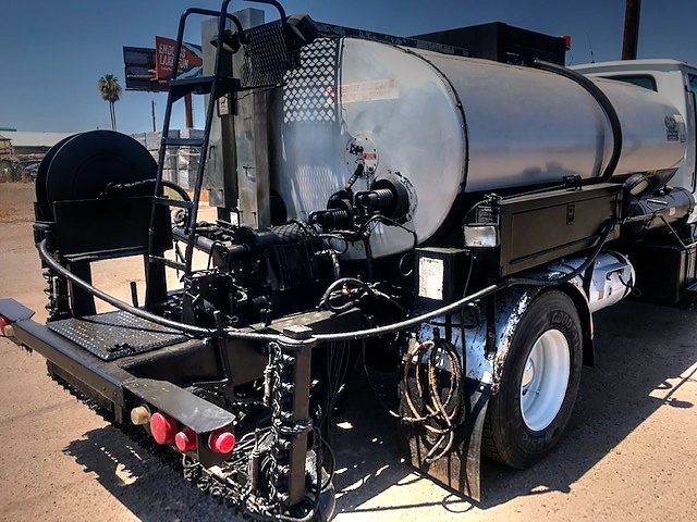 1999  Sterling  L7501 with Etnyre 1500 Gallon Centennial Distributor