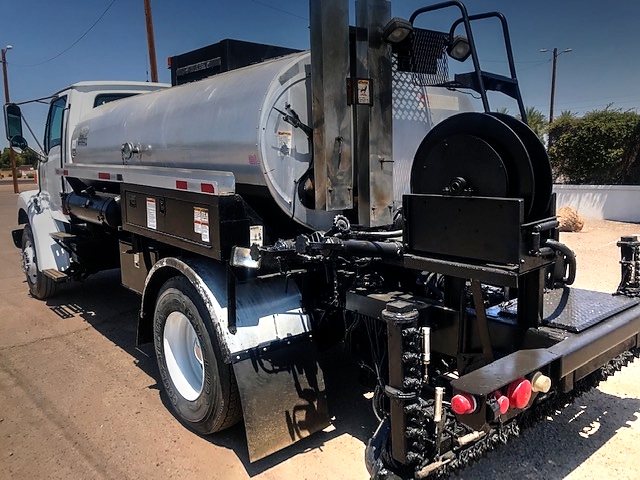 1999  Sterling  L7501 with Etnyre 1500 Gallon Centennial Distributor