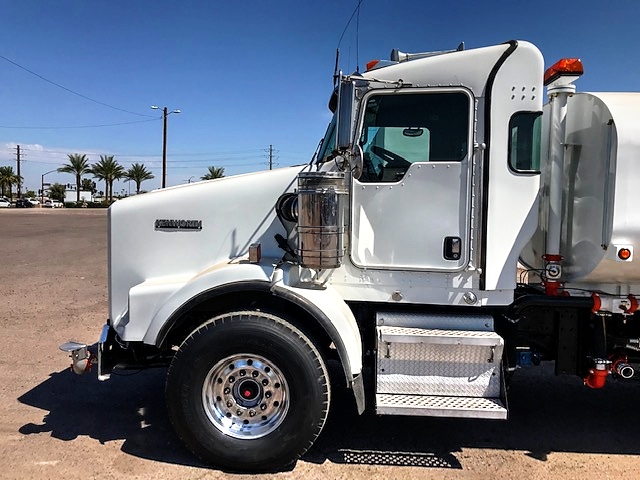 2012 Kenworth T-800 Wide Hood Heavy Spec with New Maverick 4,000 Gallon Water System